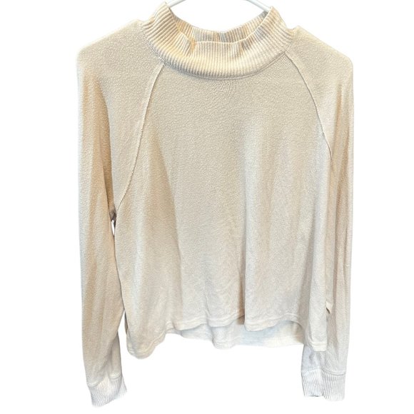 Soft Cream Colored Abercrombie Mock Neck Sweater Size Medium - Picture 2 of 4